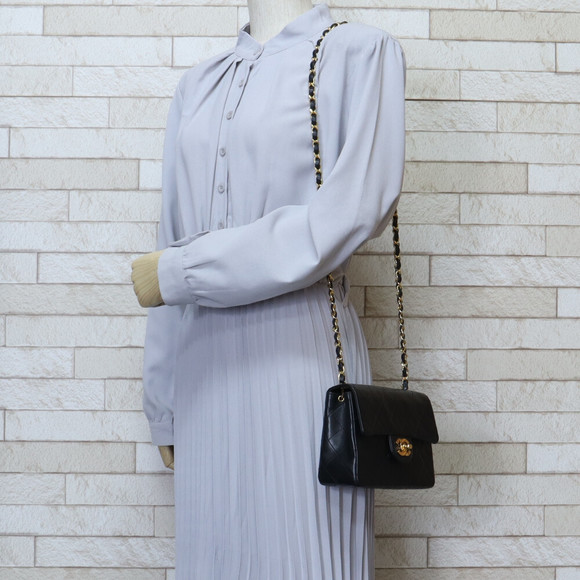 Chanel Black Matelasse Leather Shoulder Mini Bag - Picture 1 of 11